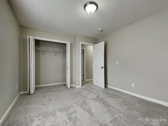 Building Photo - 208 Autumn Woods Dr