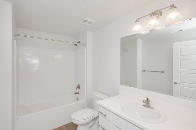 Building Photo - Experience Caldwell Living: Beautiful BRAND NEW 3 Bedroom Apartments!