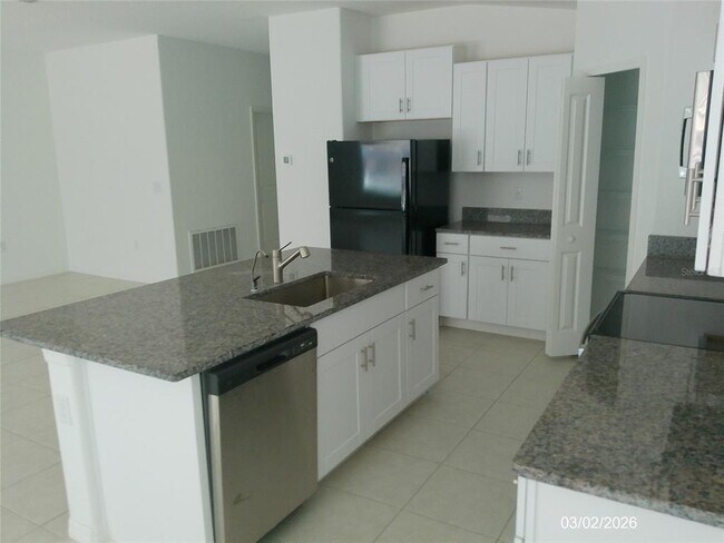 Building Photo - 1646 Red Loop