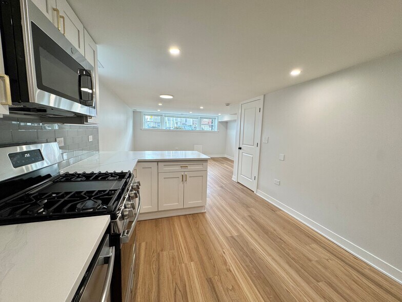 Building Photo - 4816 W Henderson St