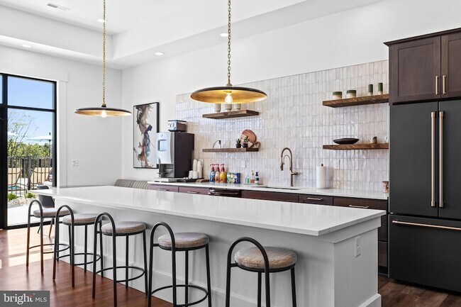 Building Photo - 2622 Maplewood Cir