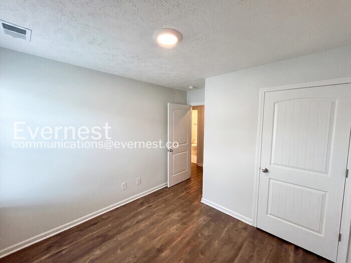 Building Photo - 305 Raines Ct