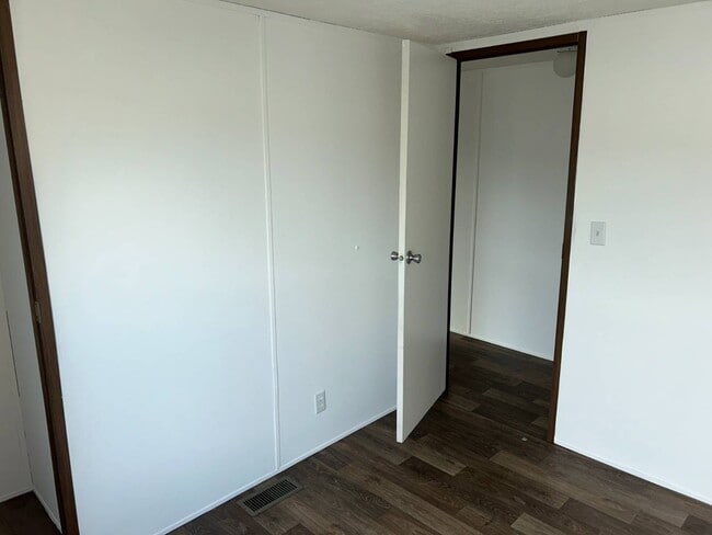 Building Photo - 311 Mark Rd