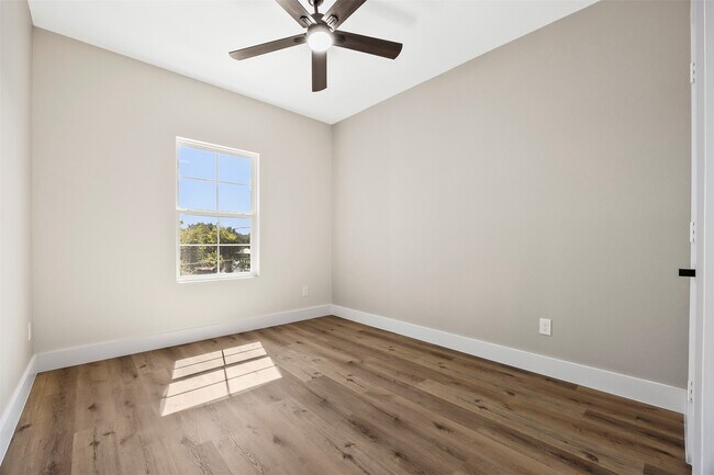 Building Photo - 5949 Collingsworth St