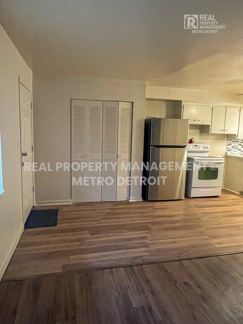 Building Photo - 4192 Drouillard St