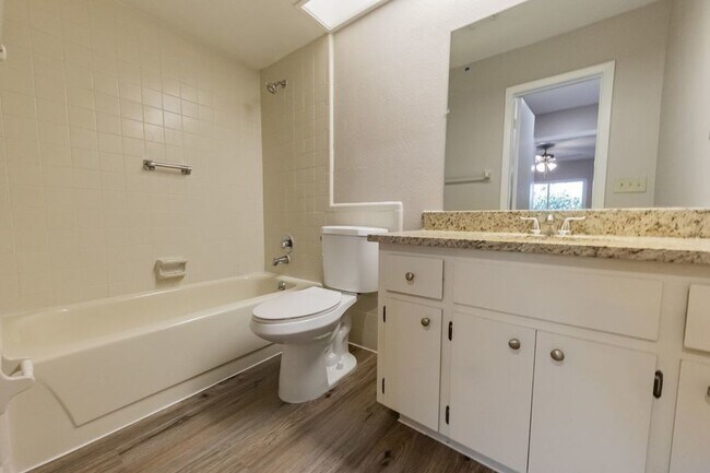 Building Photo - 673 Augusta Rd