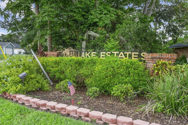 Building Photo - 2120 Lakebreeze Way