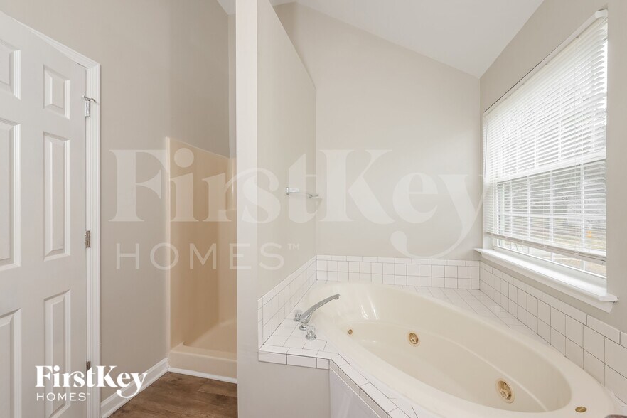 Building Photo - 52 Hamilton Dr