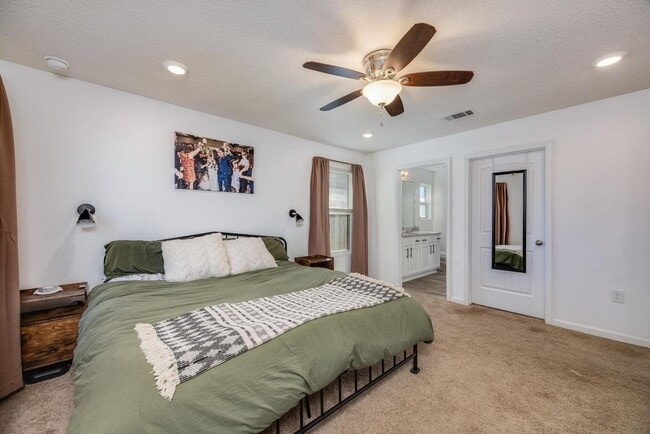 Building Photo - 1010 Limpkin St