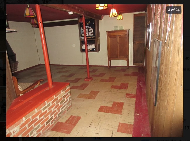 Building Photo - 2081 W Riverview Ave