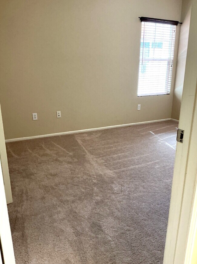 Building Photo - Beautiful 5 Bedroom Home in Desirable Stoney Mountain Ranch – Now Available!