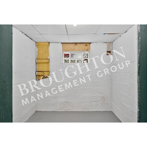 Building Photo - 5848 Acoma Dr