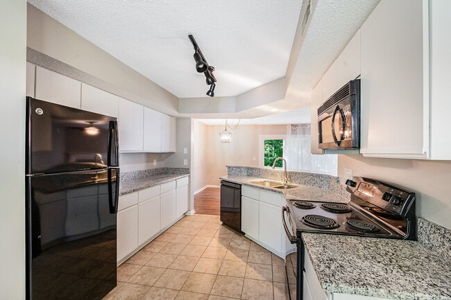 Building Photo - 7811 Falcon Rest Cir