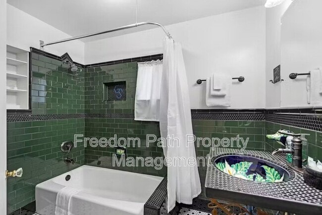 Building Photo - 43843 ID-200
