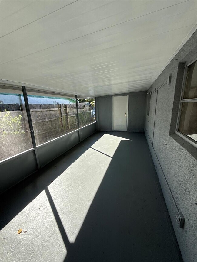 Building Photo - 1600 W 14th St