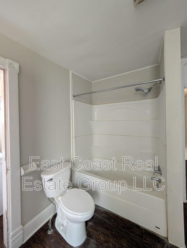 Building Photo - 304 1/2 W Martin St, Martinsburg, WV