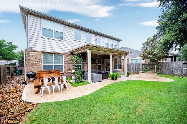 Building Photo - 26318 Cedar Pine Dr