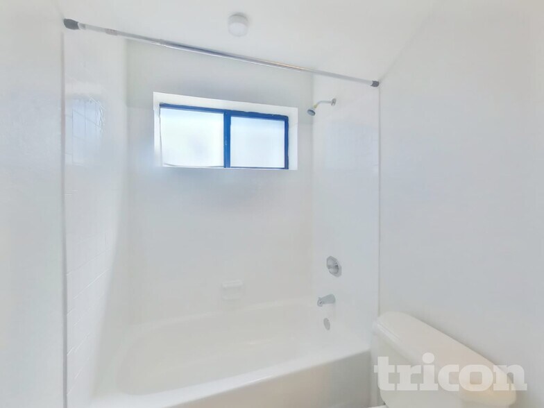 Building Photo - 6309 E Ivyglen St