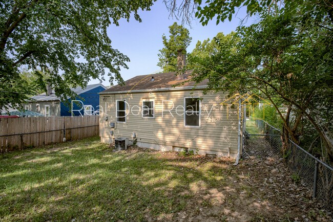 Building Photo - 3345 N 36th Ave