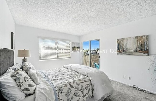 Building Photo - 955 E 3rd St