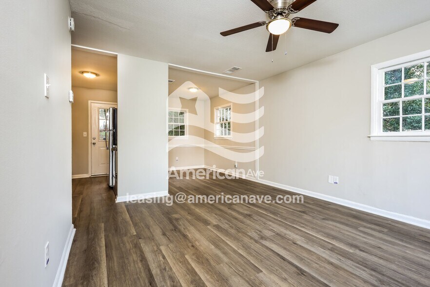 Building Photo - 4784 Gardiner Dr