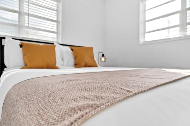 Building Photo - 730 N 72nd Terrace