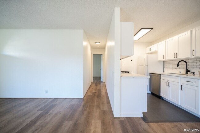 Building Photo - $2,900 / 2 BED / 1.5 BATH / 2 PARKING Condo in Ewa Gentry