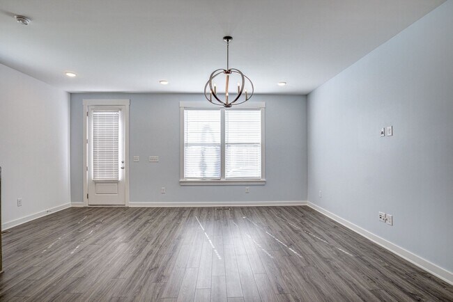 Building Photo - Corner Townhome with Roof Top Deck in Down...