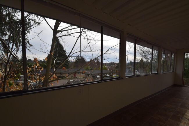 Building Photo - 3434 SE King Rd