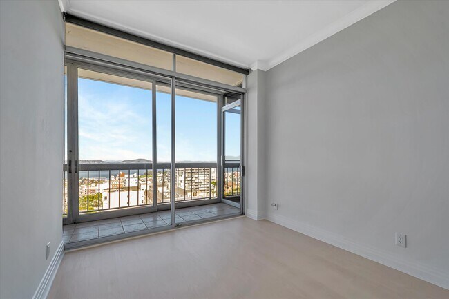 Building Photo - 2200 Sacramento St