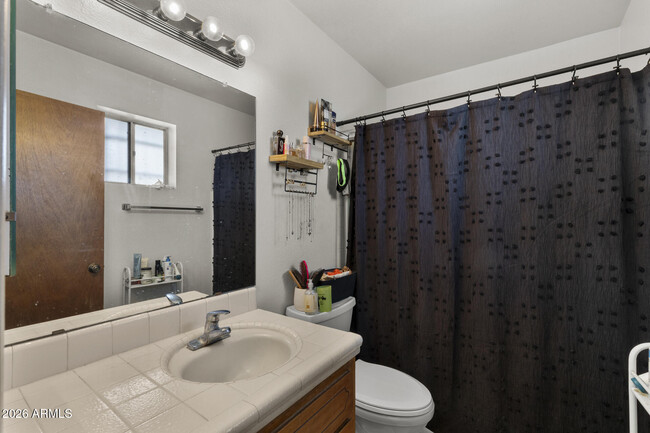 Building Photo - 2208 E Contessa Cir