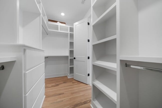 Building Photo - 1201 Stainback Ave