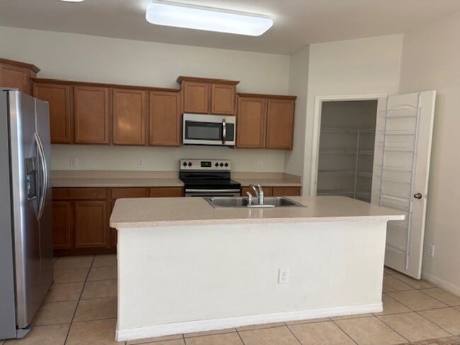 Building Photo - Water View 4/3 in Wyndham Lakes Estates ne...