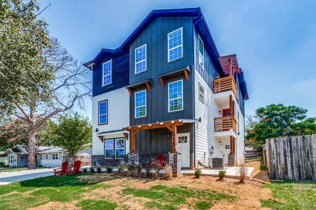 Primary Photo - 511 N Davis Dr