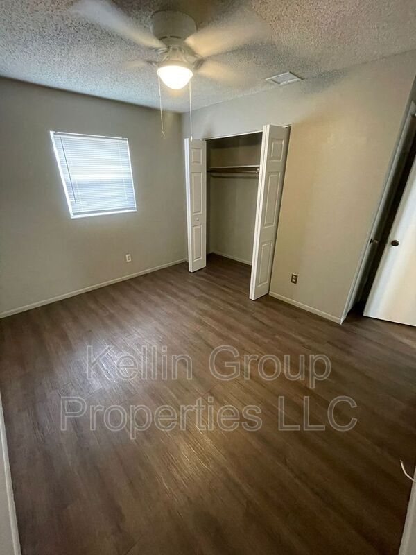 Building Photo - 160 N Nekoma Ave