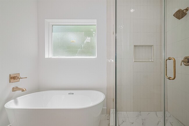 Building Photo - 6021 Maybell St