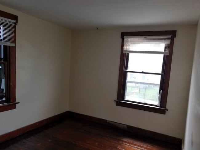 Building Photo - 211 Pleasant Ave