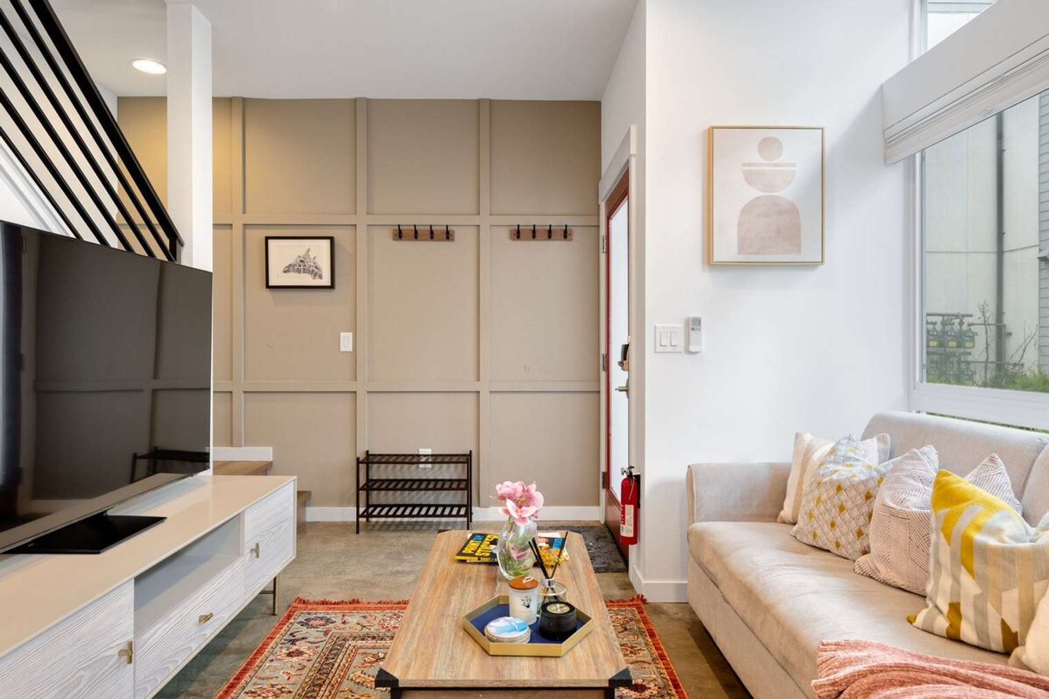 Building Photo - 620D 10th Ave E