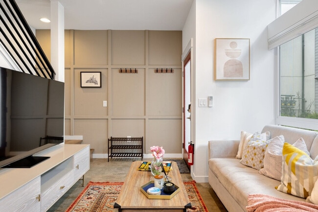 Building Photo - 620D 10th Ave E