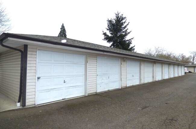 Building Photo - Rent Special: April's Rent FREE!! 2 Bedroom 1 Bath Unit NE Salem!