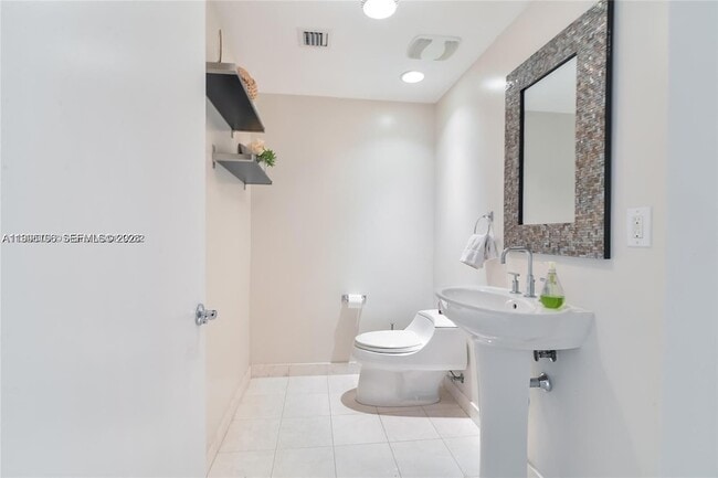 Building Photo - 3535 S Ocean Dr