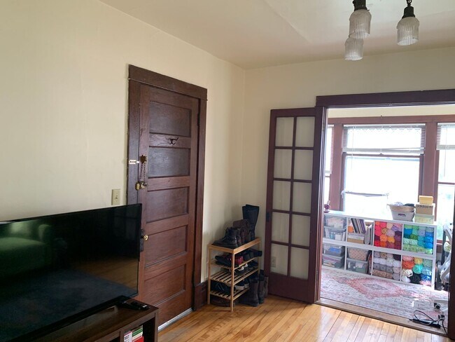 Building Photo - 418 S Orchard St