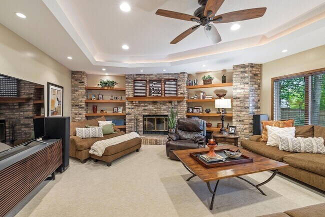 Building Photo - 9378 Olympia Dr