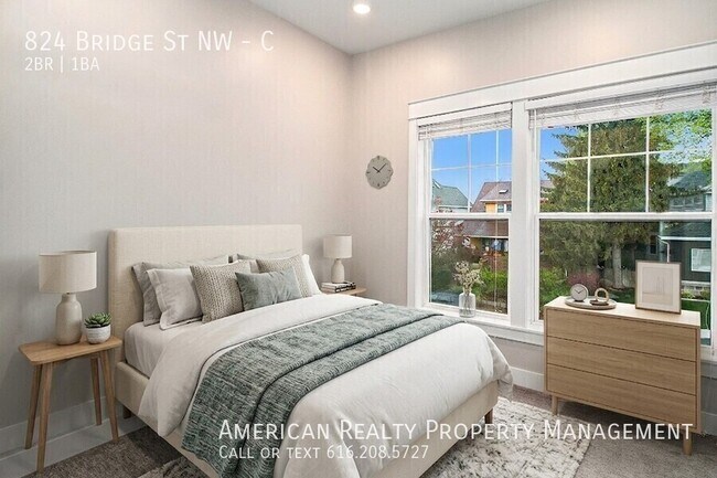 Building Photo - 824 Bridge St NW