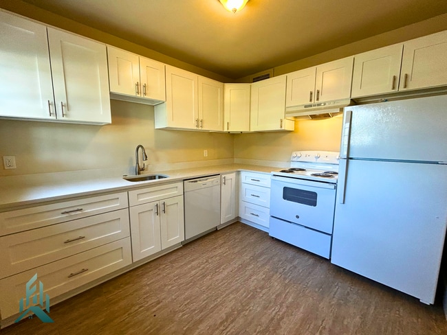 Building Photo - Charming 4 Bedroom Home with Hardwood Floors, Gas Fireplace & Large Fenced Yard