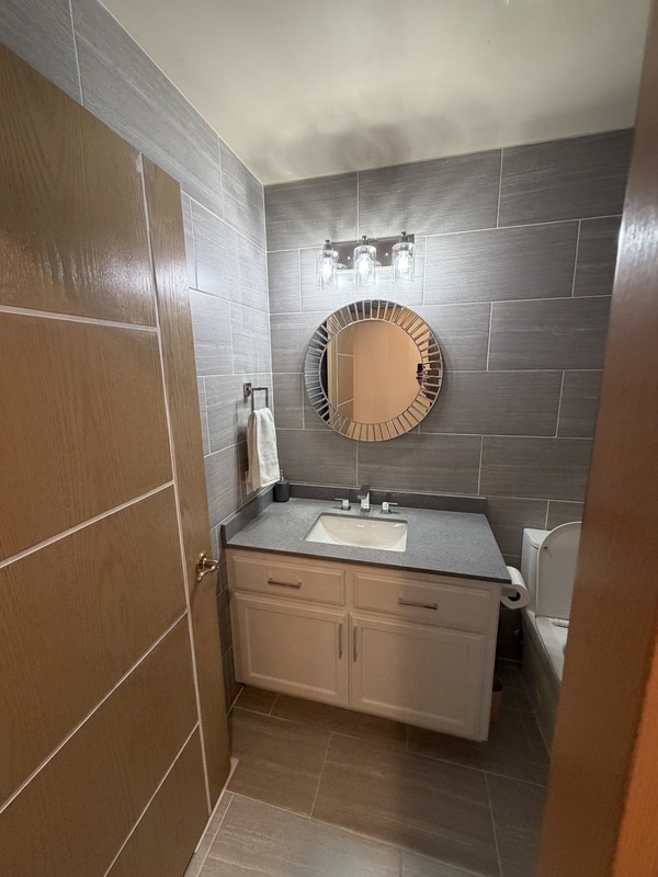 Building Photo - 700 Sunrise Dr