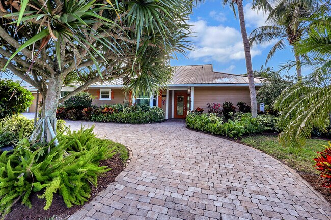 Building Photo - 3271 SE Court Dr