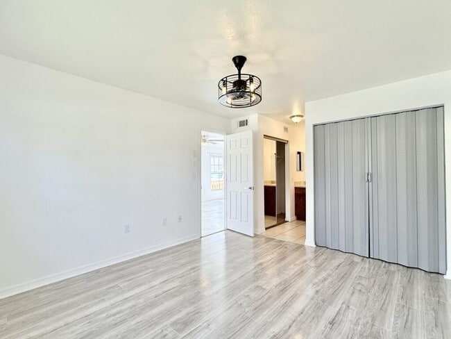Building Photo - 380 2nd Ave N