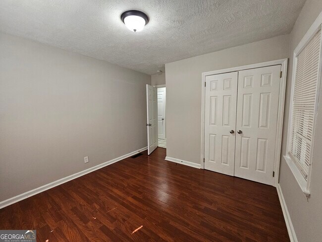 Building Photo - 2654 Plantation Dr