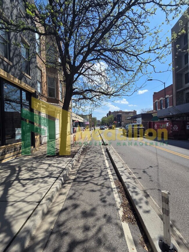 Building Photo - Spacious Studio with Hardwood Floors and Stainless Steel Appliances – Prime Milwaukee Ave Location